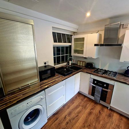 Private Courtyard Apartment In Bradford With Parking Shipley  Extérieur photo