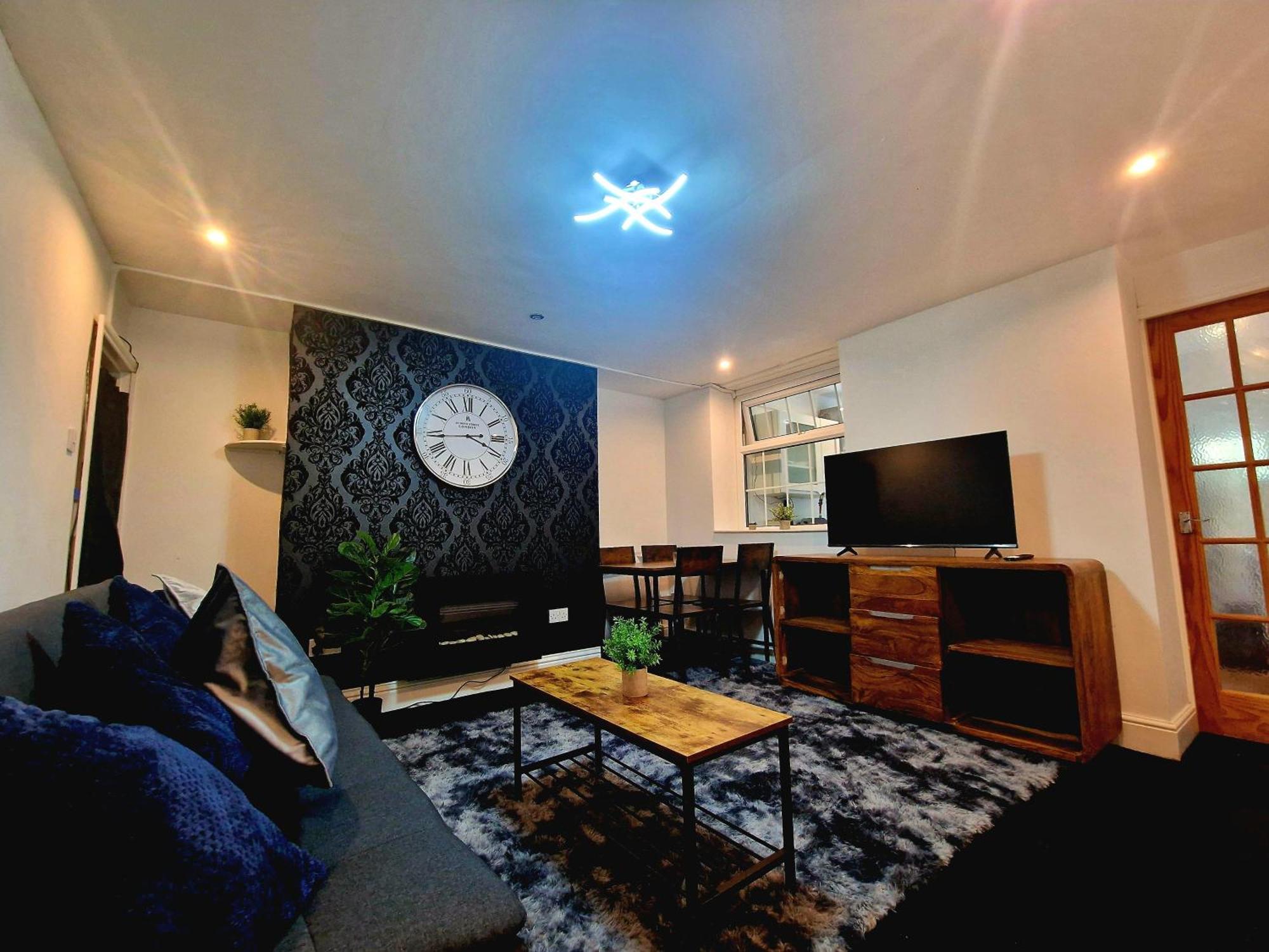 Private Courtyard Apartment In Bradford With Parking Shipley  Extérieur photo