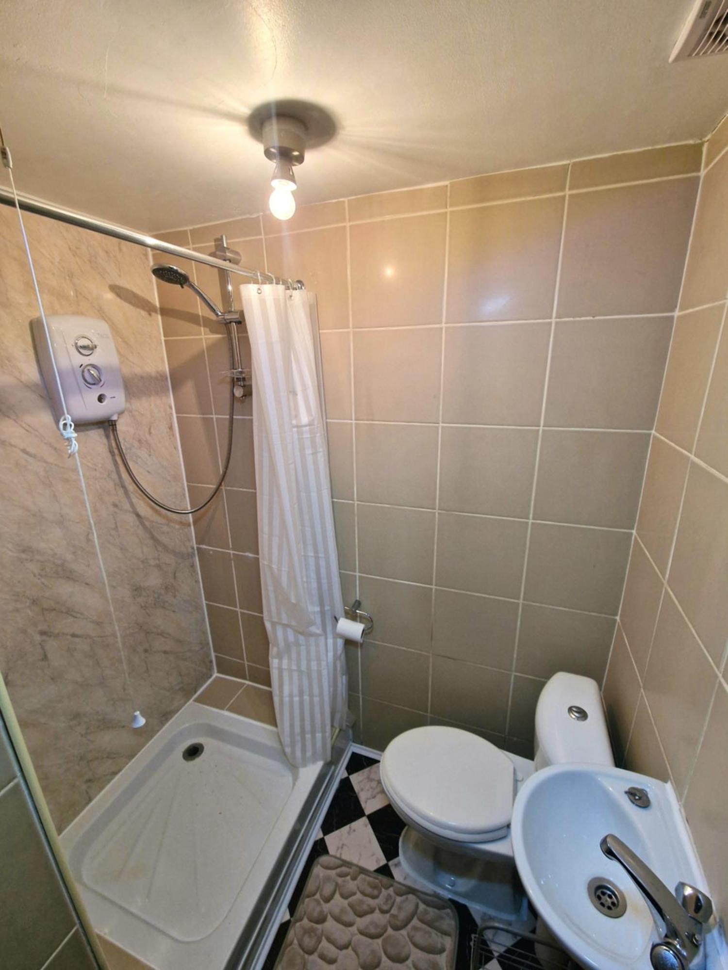 Private Courtyard Apartment In Bradford With Parking Shipley  Extérieur photo