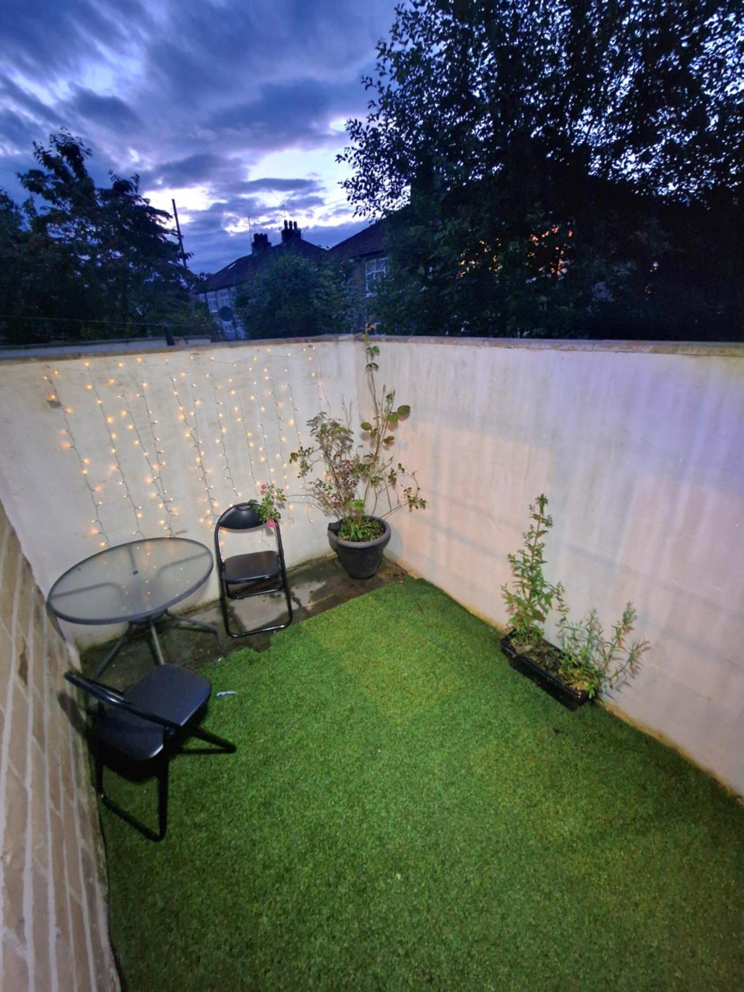Private Courtyard Apartment In Bradford With Parking Shipley  Extérieur photo