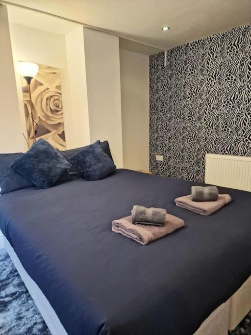 Private Courtyard Apartment In Bradford With Parking Shipley  Extérieur photo