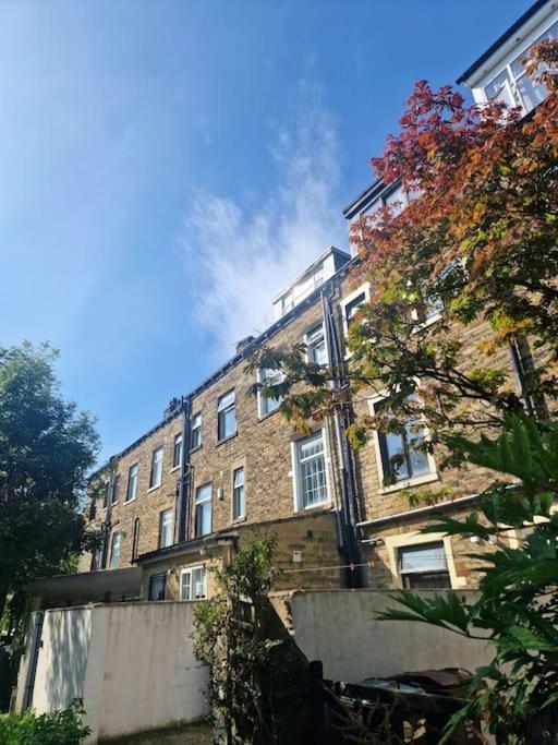 Private Courtyard Apartment In Bradford With Parking Shipley  Extérieur photo